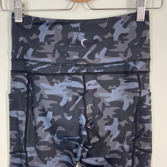 ZYIA Active Black Camo Pocket Light n Tight Hi-Rise Capri Size S - Picture 5 of 6